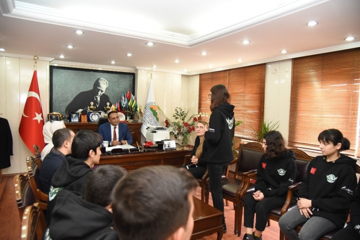 R3d3 Robot Takımı, Başkan Yılmaz’la Buluştu