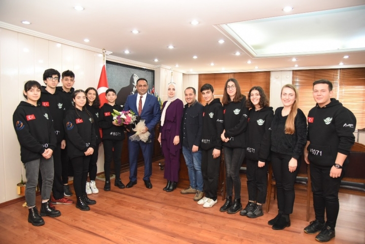 R3d3 Robot Takımı, Başkan Yılmaz’la Buluştu