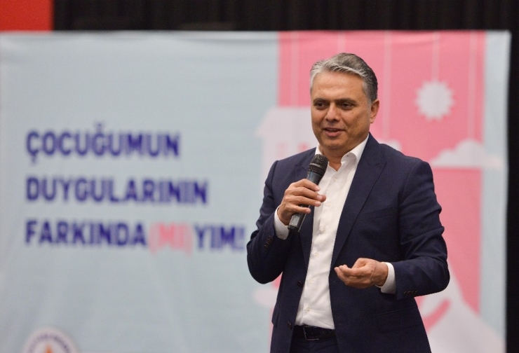 Başkan Uysal: "Çocuğumuza Nasıl Davranacağımıza Karar Vermeye İhtiyacımız Var"