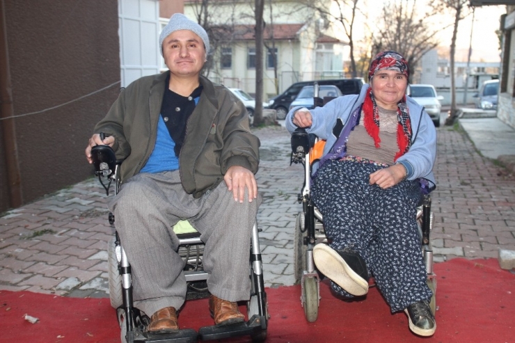 14 Şubat’ta Evlenen Engelli Çiftin 8 Yıllık Engelsiz Yaşama Azmi