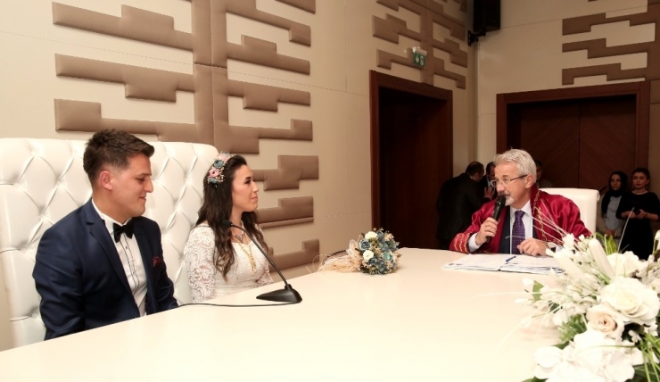 Sevgililerin Nikâhını Başkan Erdem Kıydı