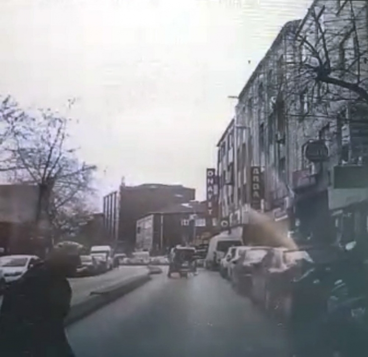 İstanbul’da Yaşlı Kadının Dehşeti Yaşadığı Kaza Kamerada