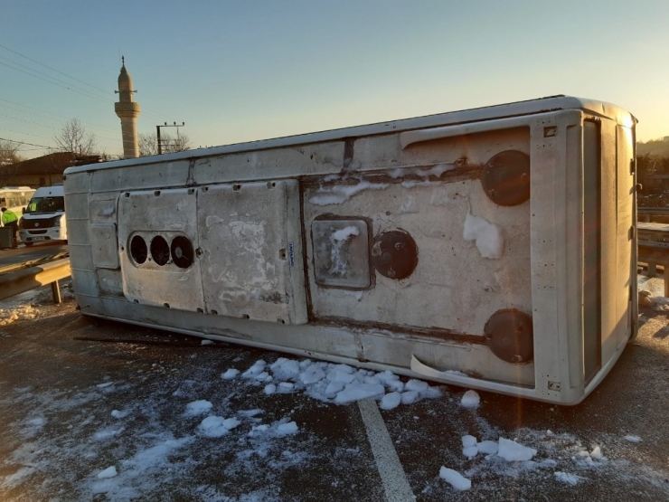 İşçi Servisi Kaza Yaptı: 12 Yaralı