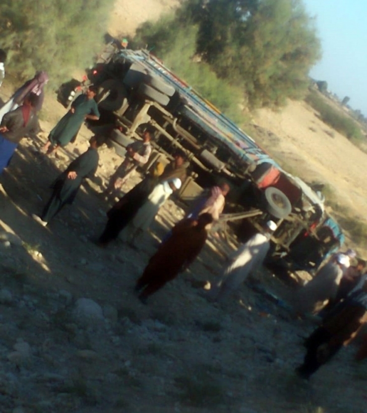 Pakistan’da Düğün Otobüsü Devrildi: 11 Ölü, 20’den Fazla Yaralı