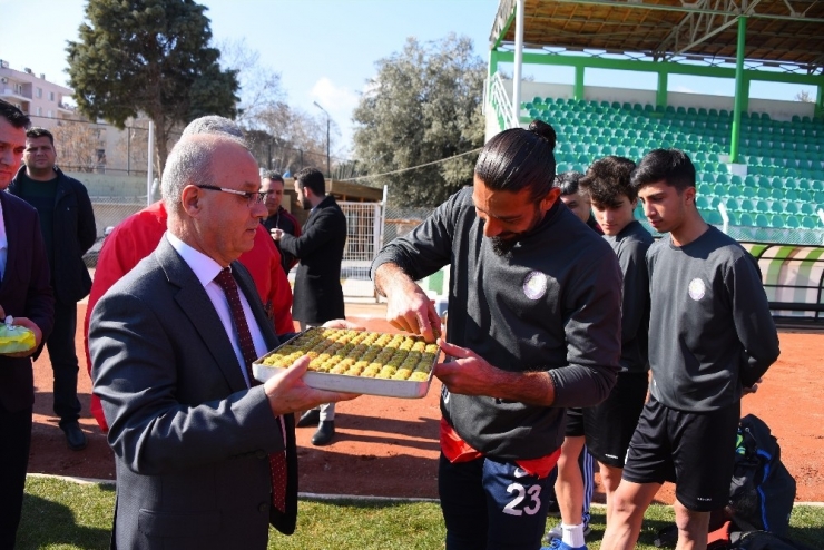 Başkan Kayda’dan, Futbolculara Tatlı Destek