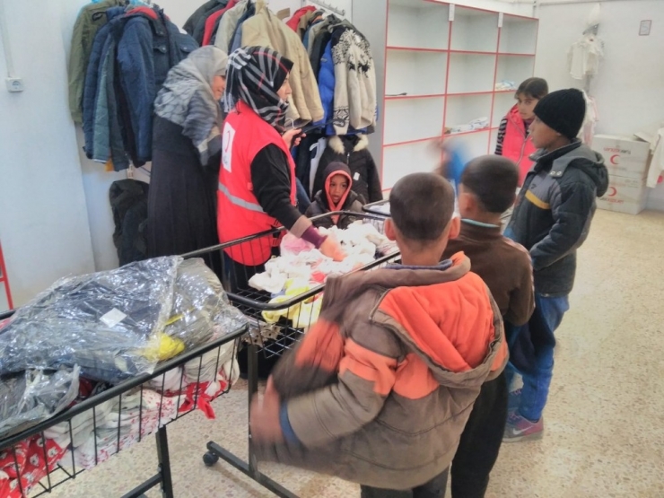 Suriye’ye İnsani Yardımlar Sürüyor