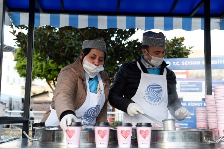 Akay: "İnsan Sevdiği Zaman Hayatla Barışık Olur"