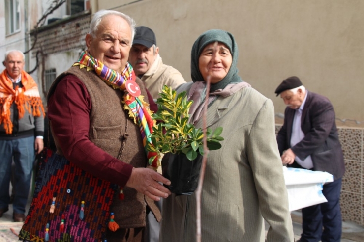 Sındırgılı Yörüklerden Anlamlı Sevgililer Günü Kutlaması