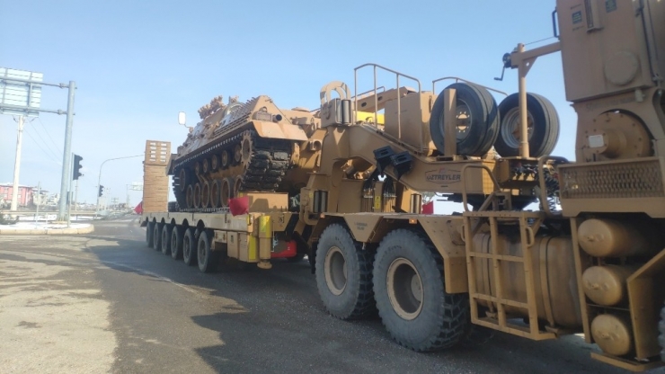 Sınır Birliklerine Tank Sevkıyatı