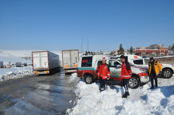 Umke Ekipleri 3 Saatlik Çalışma İle Diyaliz Hastalarına Ulaştı