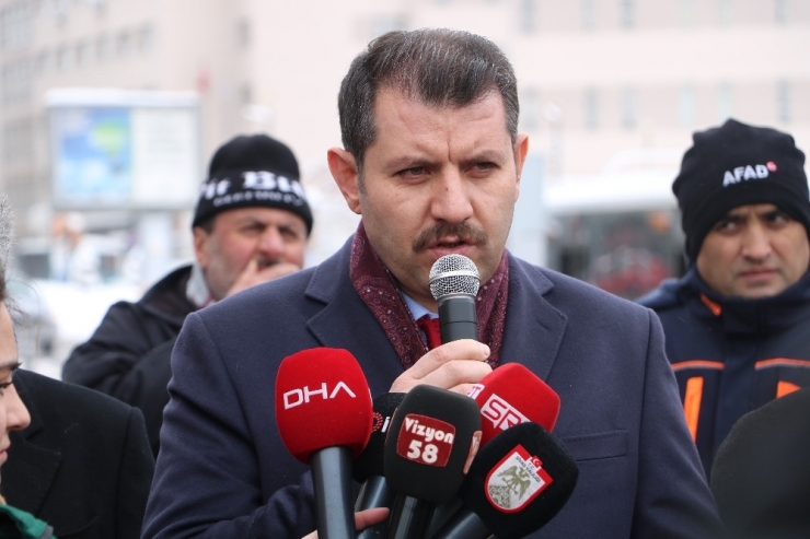 Yardım Tırları Elazığ Ve Malatya İçin Sivas’tan Yola Çıktı