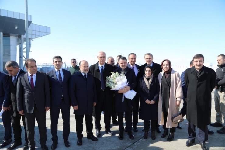 Bakan Pakdemirli: "Bu Gece 74 Firmayı İfşa Edeceğiz"