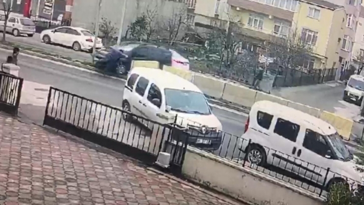 Hasmını Karakol Önünde Aracıyla Ezmeye Çalıştı