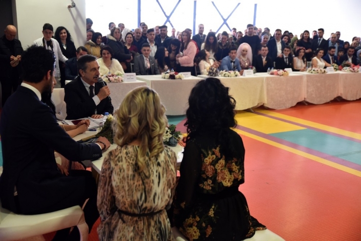 14 Şubat’ta 14 Çift Dünya Evine Girdi