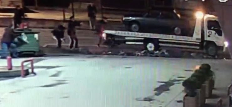 Pompalı Tüfekle Havaya Rastgele Ateş Açtı, Polis Memurunu Yaraladı