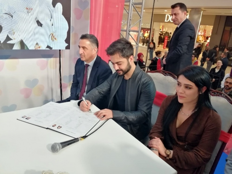 Ümraniye’de 14 Şubat Sevgililer Günü’nde 14 Çift Hayatlarını Birleştirdi