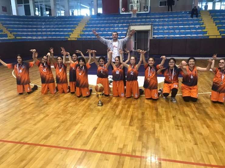 Vakıf Okulları Şampiyonluklarına Bir Yenisini Daha Ekledi