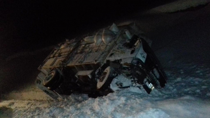 Yolda Mahsur Kalan Vatandaşları Belediye Kurtardı