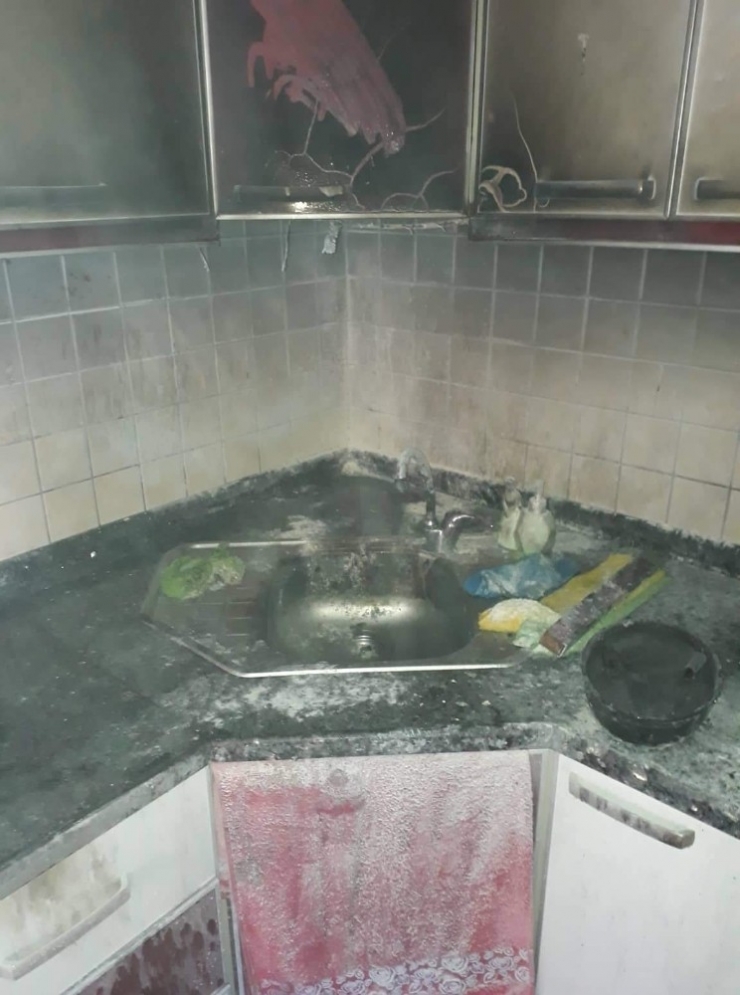 Mutfakta Çıkan Yangın Korkuttu