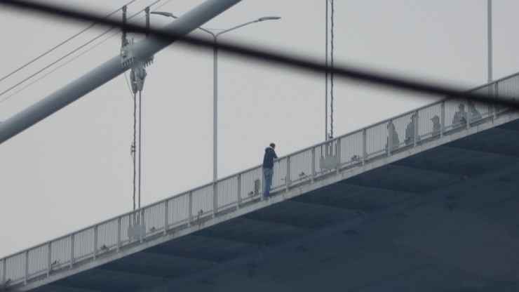 Köprüdeki İntihar Girişimini Görüntülü Görüşmeyle Arkadaşına İzletti