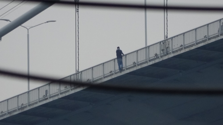 Köprüdeki İntihar Girişimini Görüntülü Görüşmeyle Arkadaşına İzletti