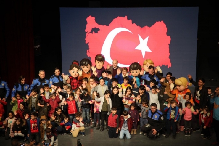 Depremzede Çocuklar, Rafadan Tayfa Ekibiyle Doyasıya Eğlendi