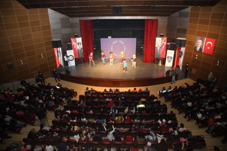 Depremzede Çocuklar, Rafadan Tayfa Ekibiyle Doyasıya Eğlendi