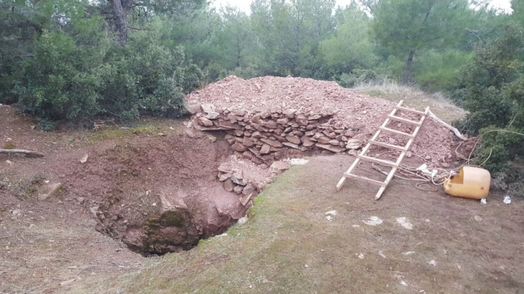 Akhisar’da Defineciler Suçüstü Yakalandı