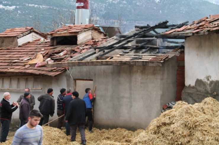Amasya’da Ev Ve Samanlık Yangını