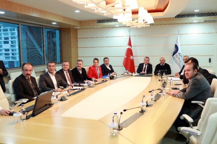 Başkan Böcek’ten Antalyaspor Ve Taraftarına Anlamlı Marş