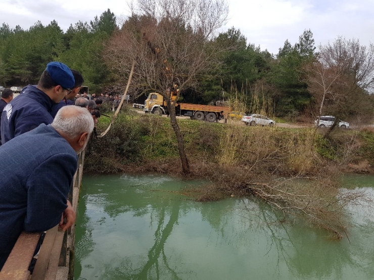 Naras Çayı’na Uçan Otomobil Dalgıçlar Tarafından Bulundu