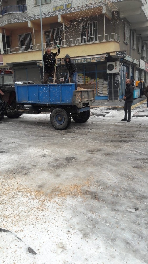 Bağlar Belediyesi Buzlanmaya Karşı Önlemlerine Devam Ediyor