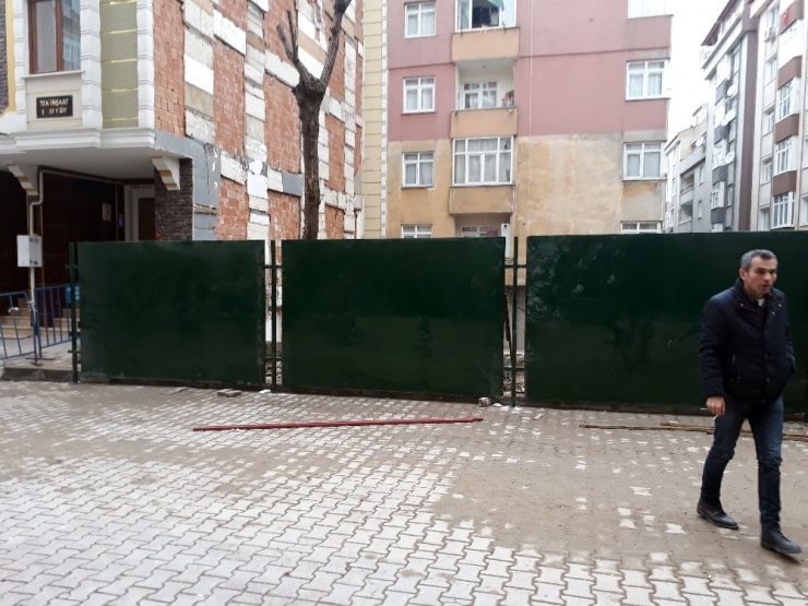 Bahçelievler’de Yıkılan Binada Güvenlik Önlemleri Alındı