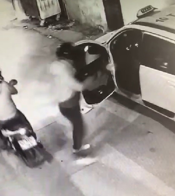 Husumetlisini Taksiye Binerken Böyle Vurdu