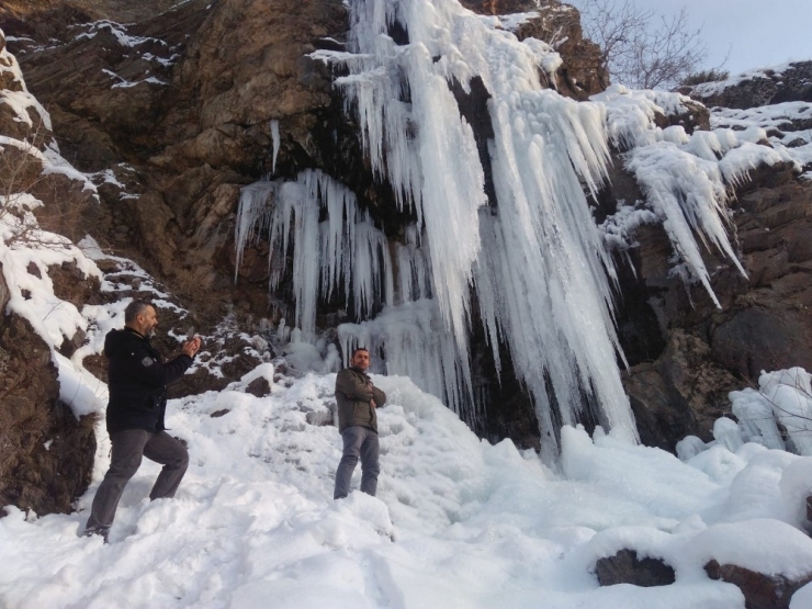 Sason’da Sarkıtları 20 Metreyi Aştı