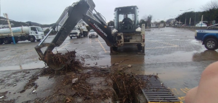 Bodrum Belediyesi Ekipleri, Tıkanan Dere Yatağına Müdahale Etti