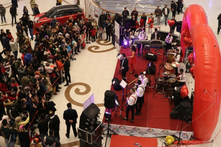 Ceylan Karavil Park Avm’de Sevgililer Günü Etkinliği