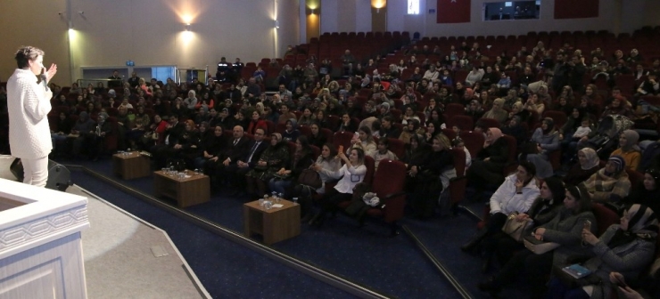 Büyükşehir’den Ebeveynlere Özel Konferans