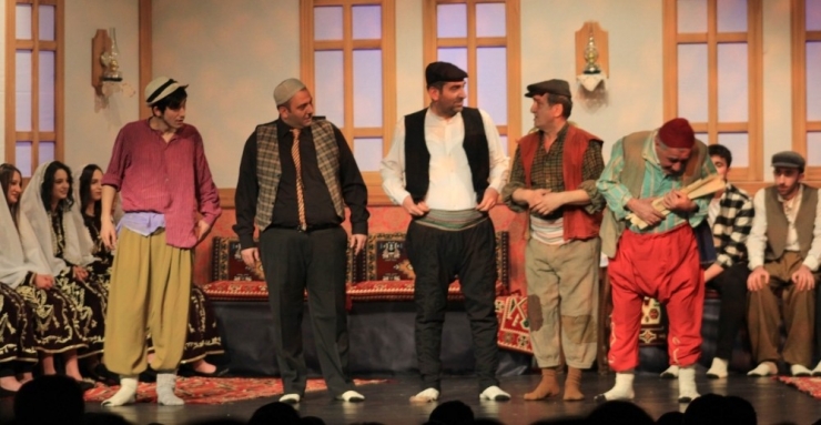 Büyükşehir’den Tiyatro Ziyafeti