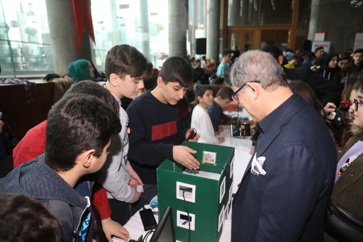 Yenilikçi Öğrencilerin Projeleri Eyüpsultan’da Sergilendi