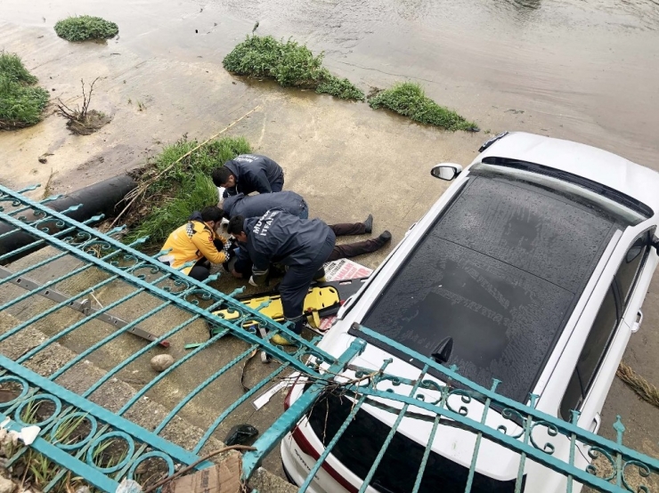 Fethiye’de Otomobil Sulama Kanalına Uçtu; 1 Yaralı