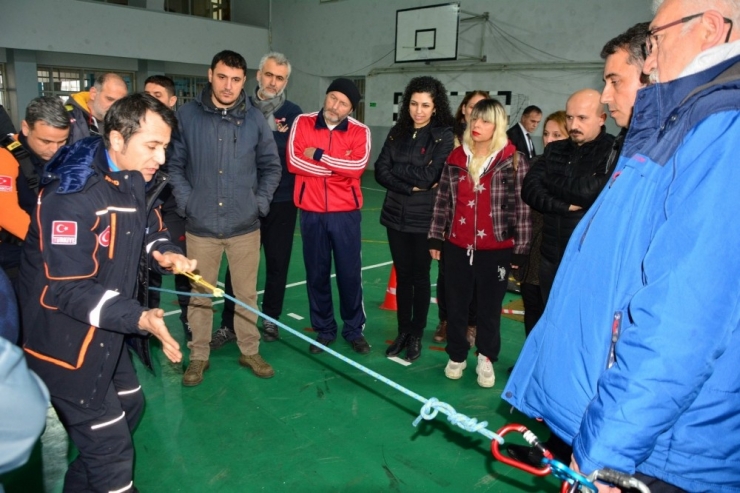 Öğretmenlere Arama Ve Kurtarma Eğitimi Verildi