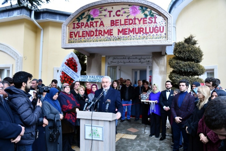 Nikaha Gelemeyenlere İnternetten Canlı Yayın