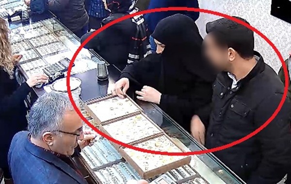 Sevgililer Günü Hırsızları 5 Bin Tl’lik Yüzük Çaldı