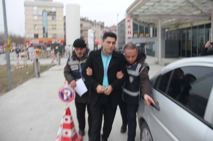 Hapis Cezası Bulunan Şüpheli, Kardeşinin Kimliğiyle Muavinlik Yaparken Yakalandı