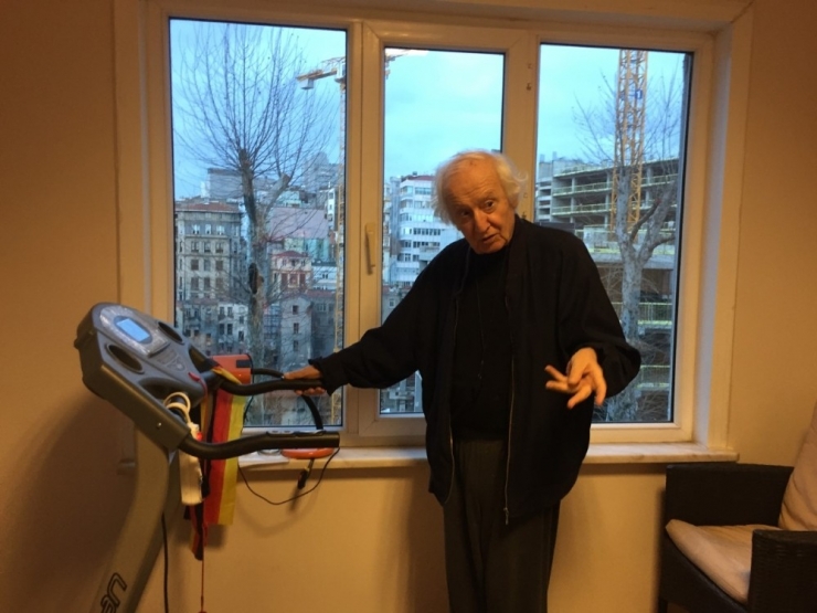 87 Yaşında 51 Yıldır Tek Başına Gazete Çıkarıyor