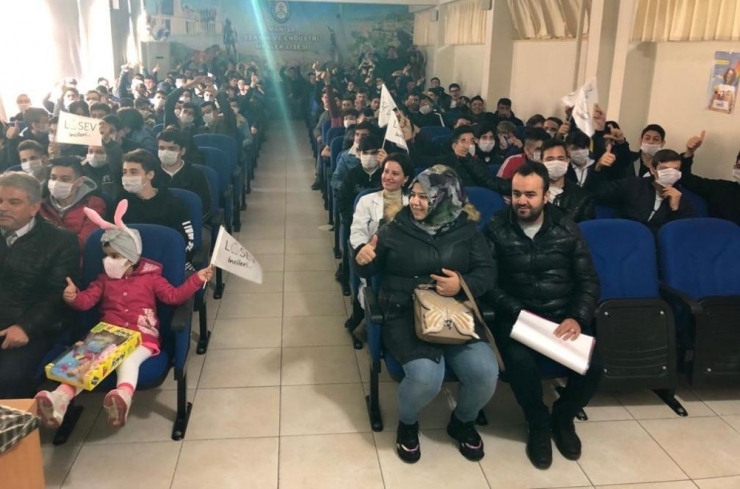 Lise Öğrencileri Lösemi Hastalığına Maskeyle Dikkat Çekti