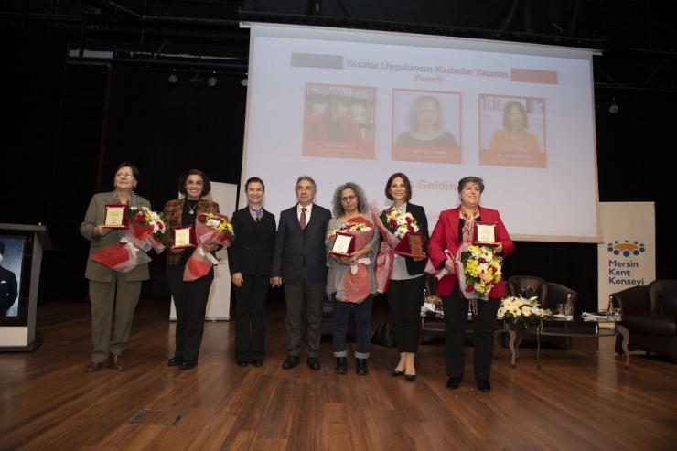 Mersin’de ’Yasalar Uygulansın Kadınlar Yaşasın’ Paneli Düzenlendi
