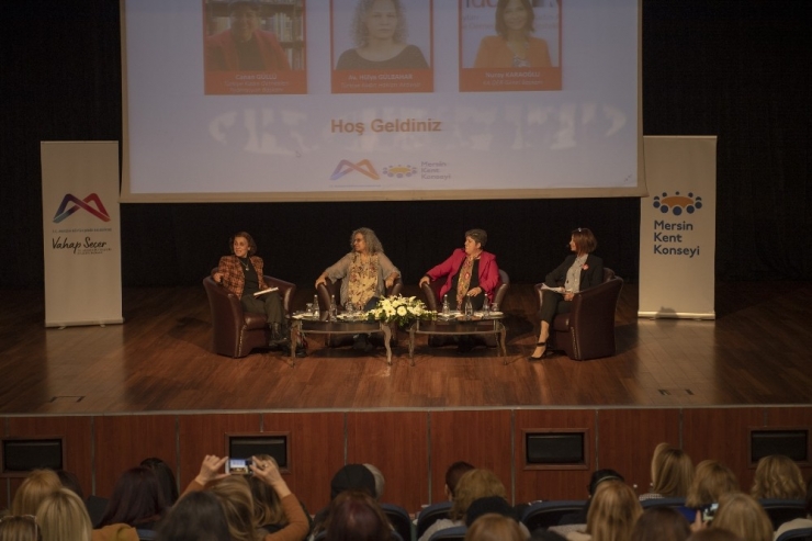 Mersin’de ’Yasalar Uygulansın Kadınlar Yaşasın’ Paneli Düzenlendi
