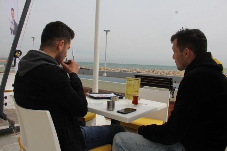 Mersinliler Sahildeki Kafelerine Kavuşuyor